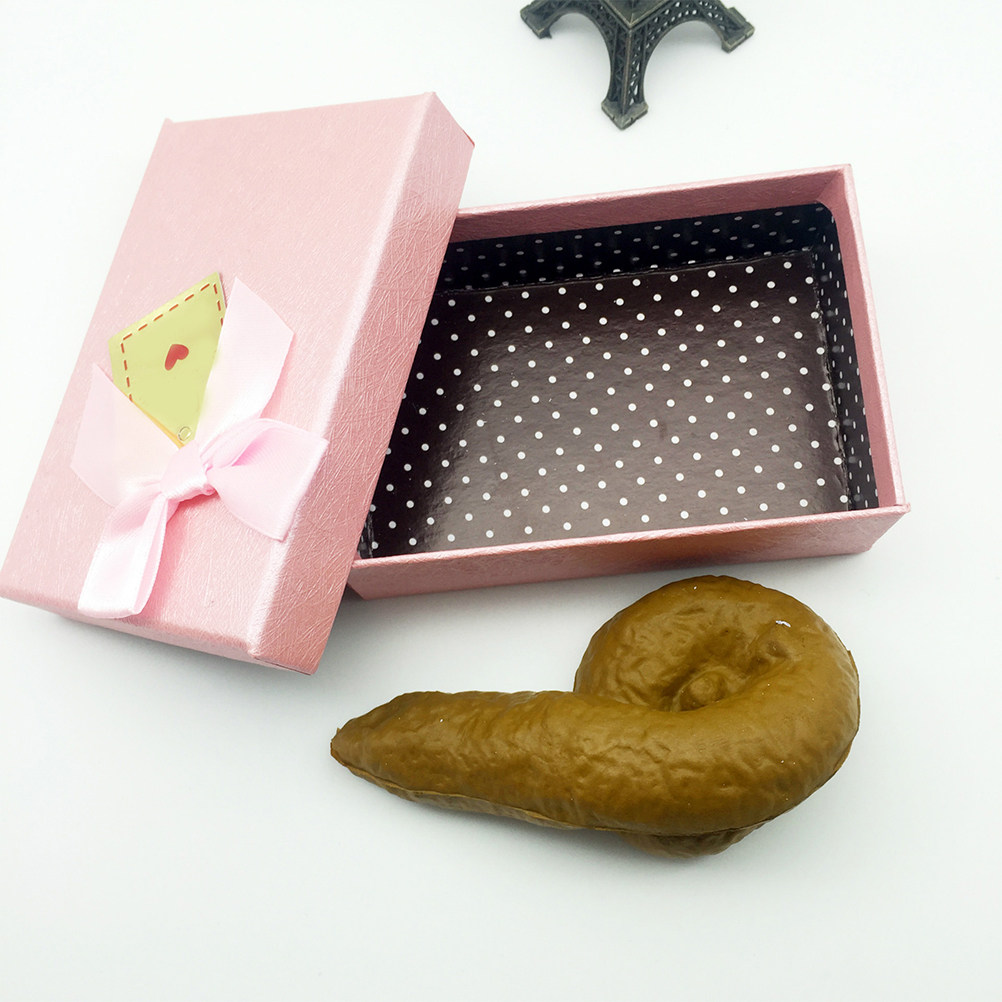 دعامة مزحة على شكل براز واقعي، - مراجعة Fake Poop Gag Gift وسعره